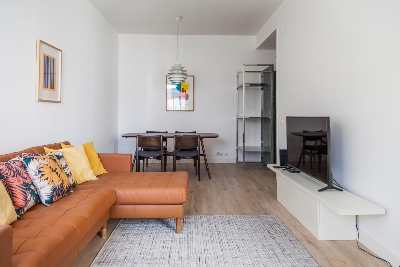 Classy 2Bdr Apartment In Downtown By Lovelystay Lisbon Exterior photo